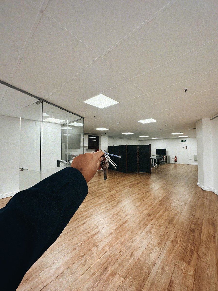 📷 Exciting news, Broad Green! 📷 Big Local Broad Green has received the keys to our community hub on Keely Road, Croydon! 📷📷 📷 Help us make it a vibrant space for collaboration, creativity, and connection. Stay tuned for upcoming events! 📷 #KeelyRoadHub #BroadGreenVillage