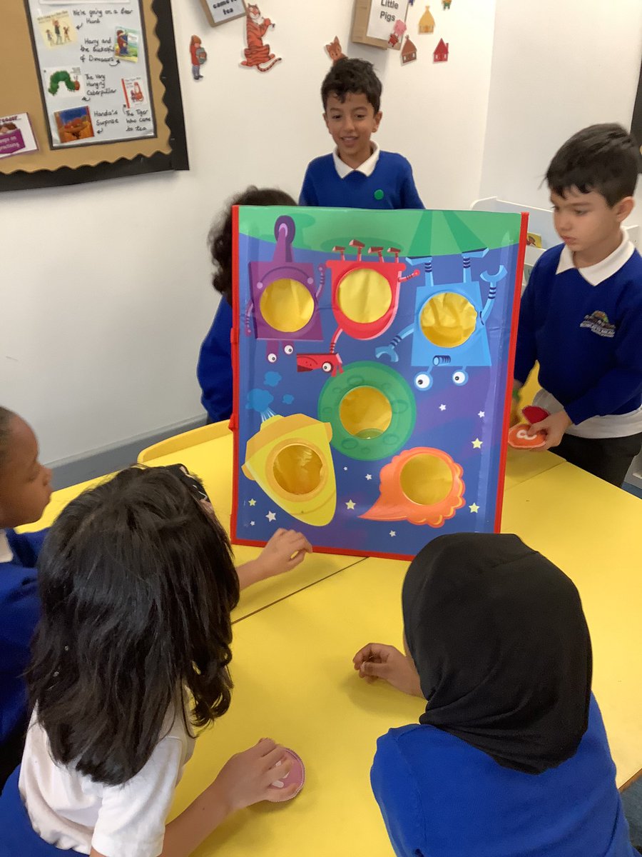 Rowlatts_TMET's tweet photo. Year 1SA Purposeful Play focus this week was forming positive relationships with their peers. They have shown excellent teamwork and have really enjoyed themselves. #rmpapshe #collaboration #play https://t.co/uPJ8ttHTYv