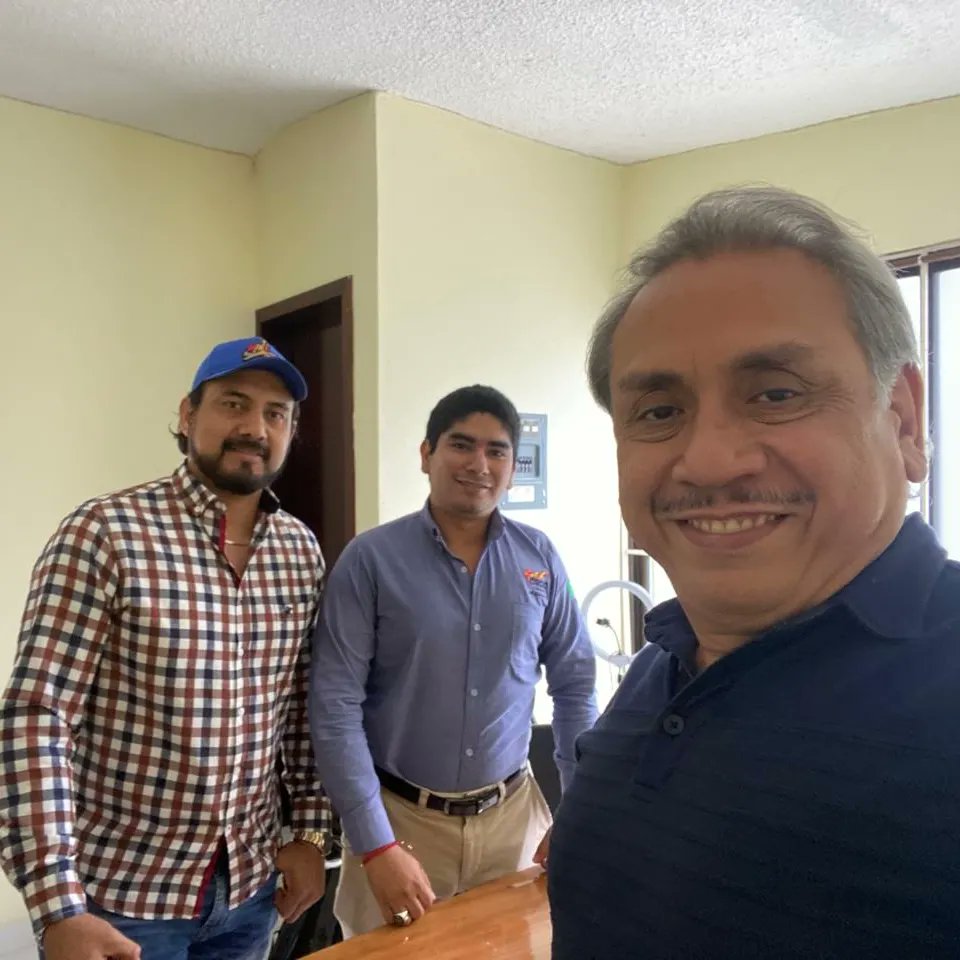 MauCasBol's tweet photo. Como repr del Sindicato de Trabajadores de Producción Cinematográfica de la República Mexicana me reuní con Ricardo Guzmán Pte @CANACINE Tab y José Chanona Repr del @andactores acordando impulsar la Industria Cinematográfica, Audiovisual y Creativa en Tab y sur sureste de Méx https://t.co/fySUvFfoto
