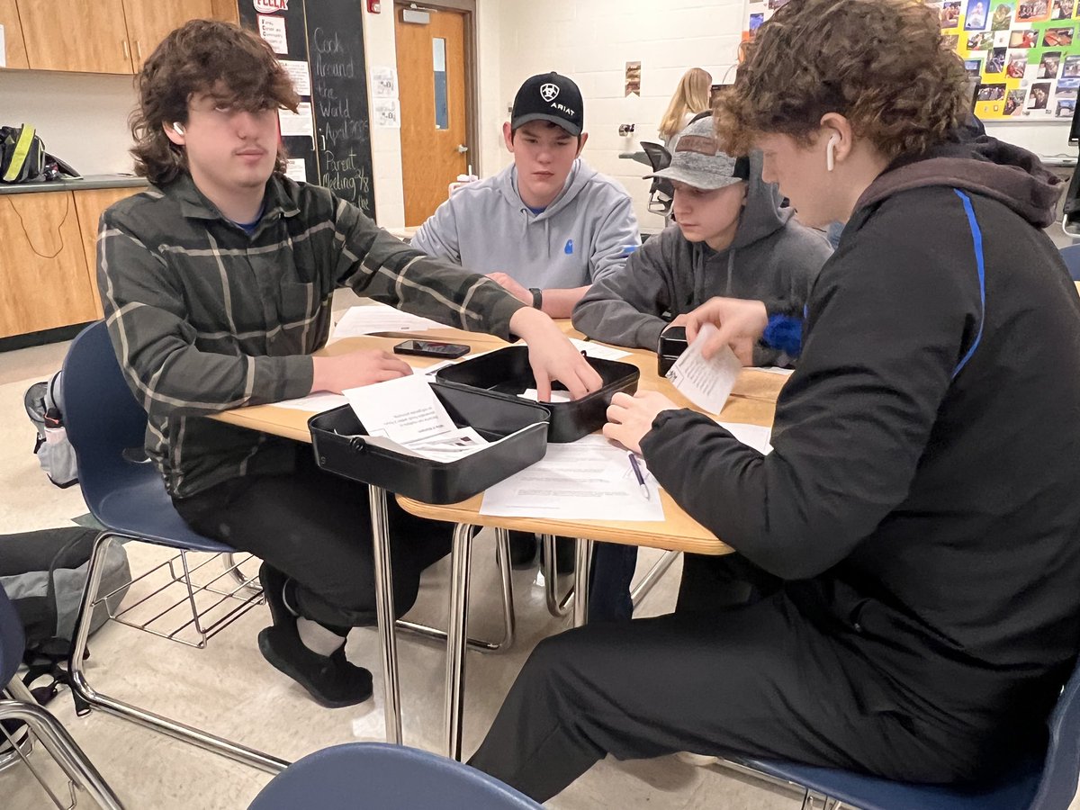 LogsdonMs's tweet image. Check out Ms. Yargus’s 2B (NCA essentials) trying to breakout! Breakout boxes are a great way to incorporate collaborative work into any lesson. Plus there’s candy behind all those locks @gkhscogs424 @gkschools @gkfacs