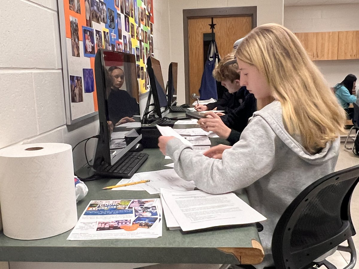 LogsdonMs's tweet image. Check out Ms. Yargus’s 2B (NCA essentials) trying to breakout! Breakout boxes are a great way to incorporate collaborative work into any lesson. Plus there’s candy behind all those locks @gkhscogs424 @gkschools @gkfacs