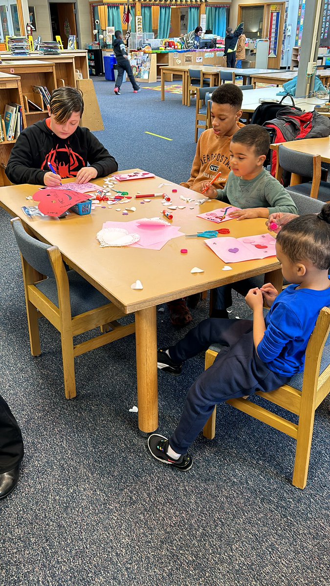 FCSreader's tweet image. The Alternative Learning Lab students are @Falcons_FES with @Tiffany99056789 Pre-K class making valentines cards and groundhog puppets in honor of Groundhog Day!  They are so cute!