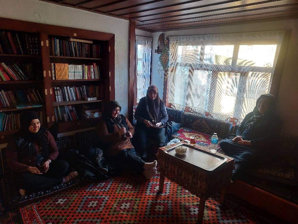 Kadınlarımız eş, dost ve akraba toplanmalarını Kadın Kültür Evimizde yapıyor.