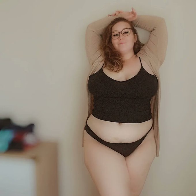 Passez un bon week-end, moi directement marseille je reviens vite 🥰 en attendant retrouve moi sur mon<a href="/tag/mym"class="tags"><span>#mym</span></a><a href="/tag/onlyfans"class="tags"><span>#onlyfans</span></a><a href="/tag/vendstaculotte"class="tags"><span>#vendstaculotte</span></a><a href="/tag/fansly"class="tags"><span>#fansly</span></a>