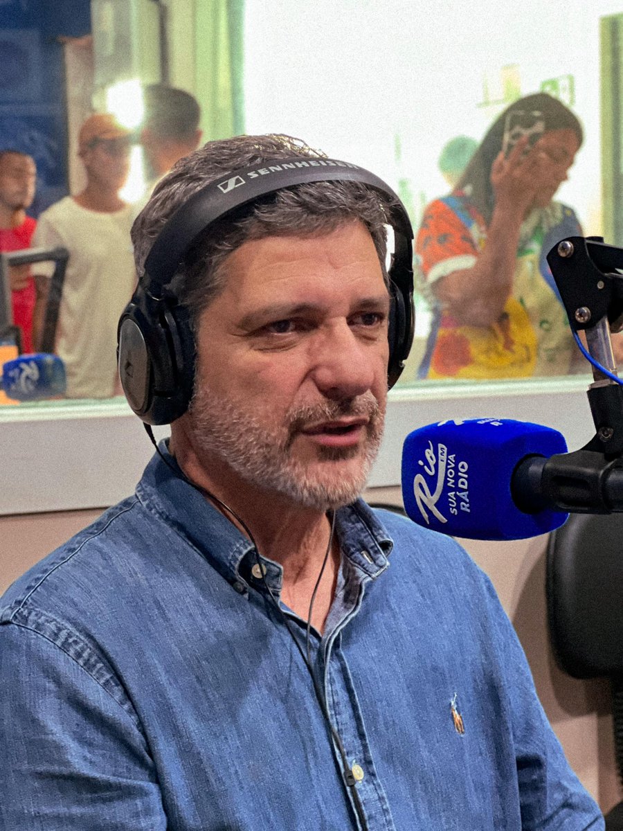 SenadorRogerio's tweet photo. ESTAMOS AO VIVO NA #FANFM 

https://t.co/nnV2lwivkP

ACOMPANHE! #RogerioNaFanFm https://t.co/MxR6rftk9L