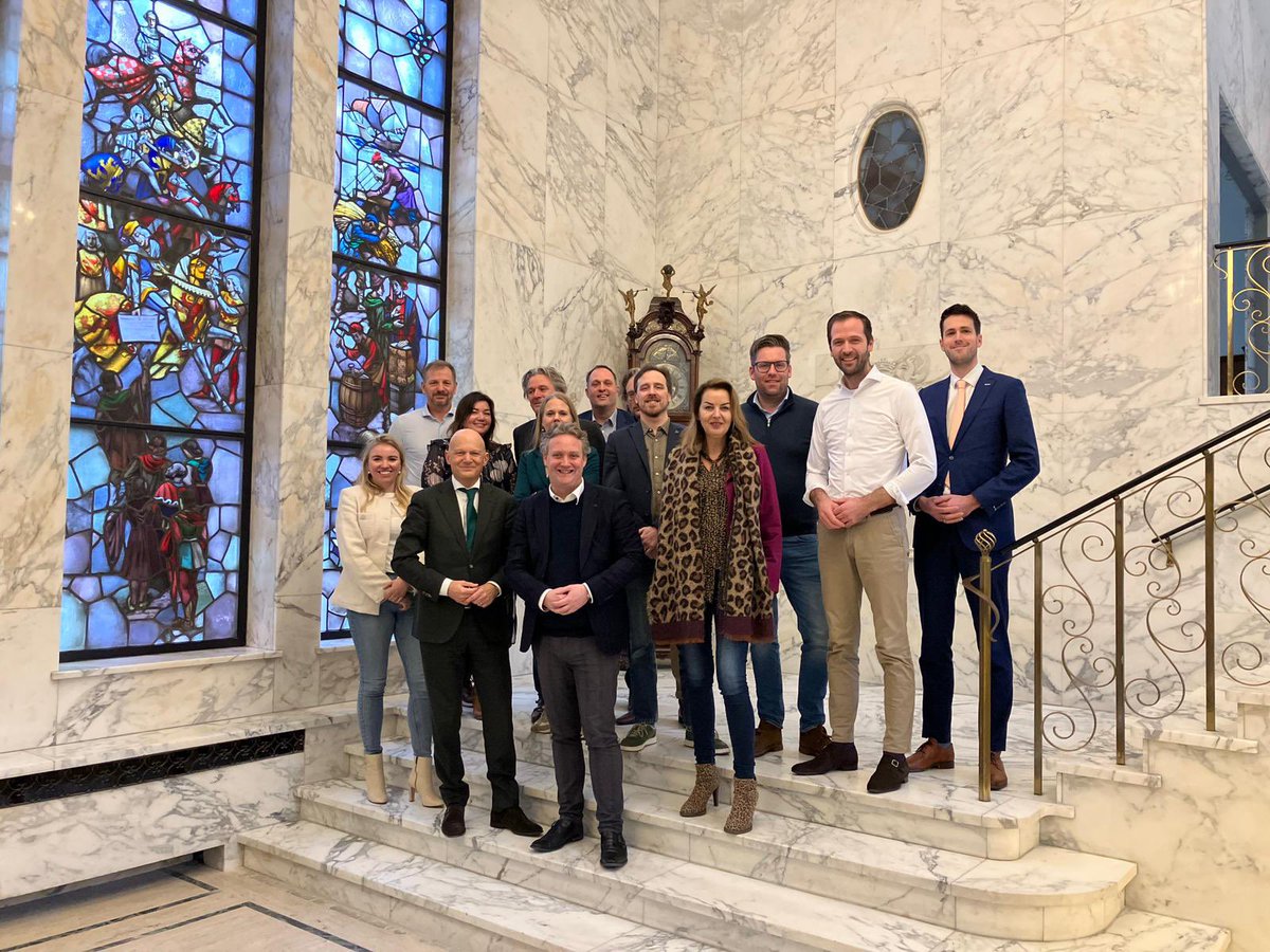 Vandaag sloten we onze collegeconferentie ‘op de hei’ af met een ontmoeting met het energieke college van Vlaardingen. 

Vergelijkbare omvang, vergelijkbare opgaven; allebei net 750 jaar stad. 

Dank voor de ontvangst <a href="/bertwijbenga/">Bert Wijbenga</a> 
 <a href="/VolgVlaardingen/">volgvlaardingen</a> en tot ziens!