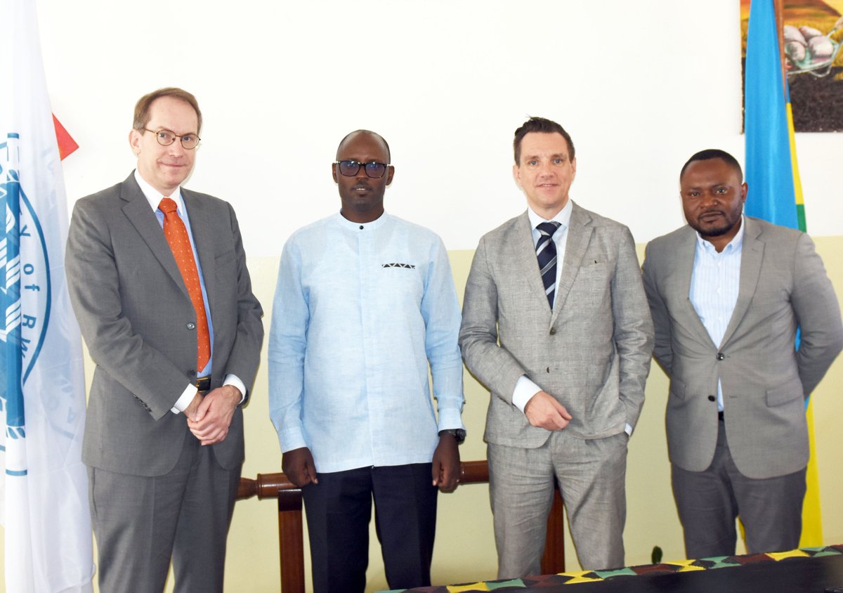 Earlier today VC Prof @mdkayihura & DVC SPA Dr @Rayndikumana received @STINTtweet Exec. Director Prof @AGothenberg & Prof E. Forsberg from #Sweden. They discussed updates on the existing research cooperation with Swedish varsities in line with current UR strategies & priorities