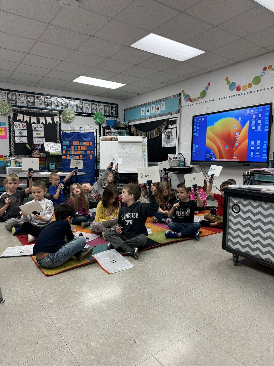 ple_spartans's tweet photo. Ch-aining and practicing ch today with Mrs.Bosh’s kindergarten learners! 📝Very impressive KC! 🤩 #spartanstrong #spartansadvance https://t.co/YVUa2Tipkd