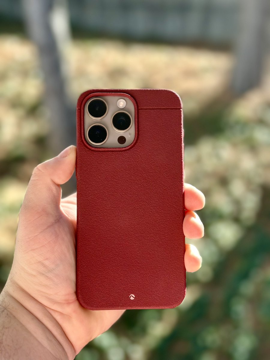 kryp2nitexx's tweet photo. I just cannot get enough of this new Garnet @Caudabe Sheath! ๐ #SheathGang #Caudabe #iPhone15ProMax https://t.co/zgkdaanTg1