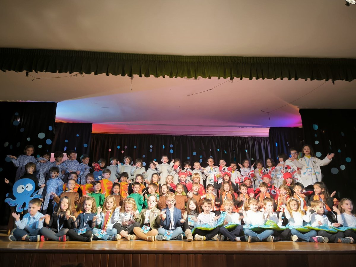 Avui els nens i nenes d'I-5 han representat el festival 🌏 HEAL THE WORLD 🌏
🎉 Són uns grans artistes, enhorabona!

#josocmanyanet #juntsiambesperança #escolesmanyanet #familiamanyanet #healtheworld #salvemelmón #festival #educacioinfantil