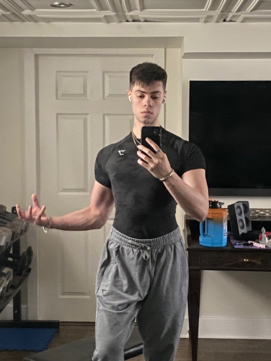 doaenel's tweet photo. Getting older helped me realize some things…

For starters, I wouldn’t trade her for a winstreak anymore.

Sidenote: she bought me a fit so now I look like Toji from JJK https://t.co/ny2nL5dq1x