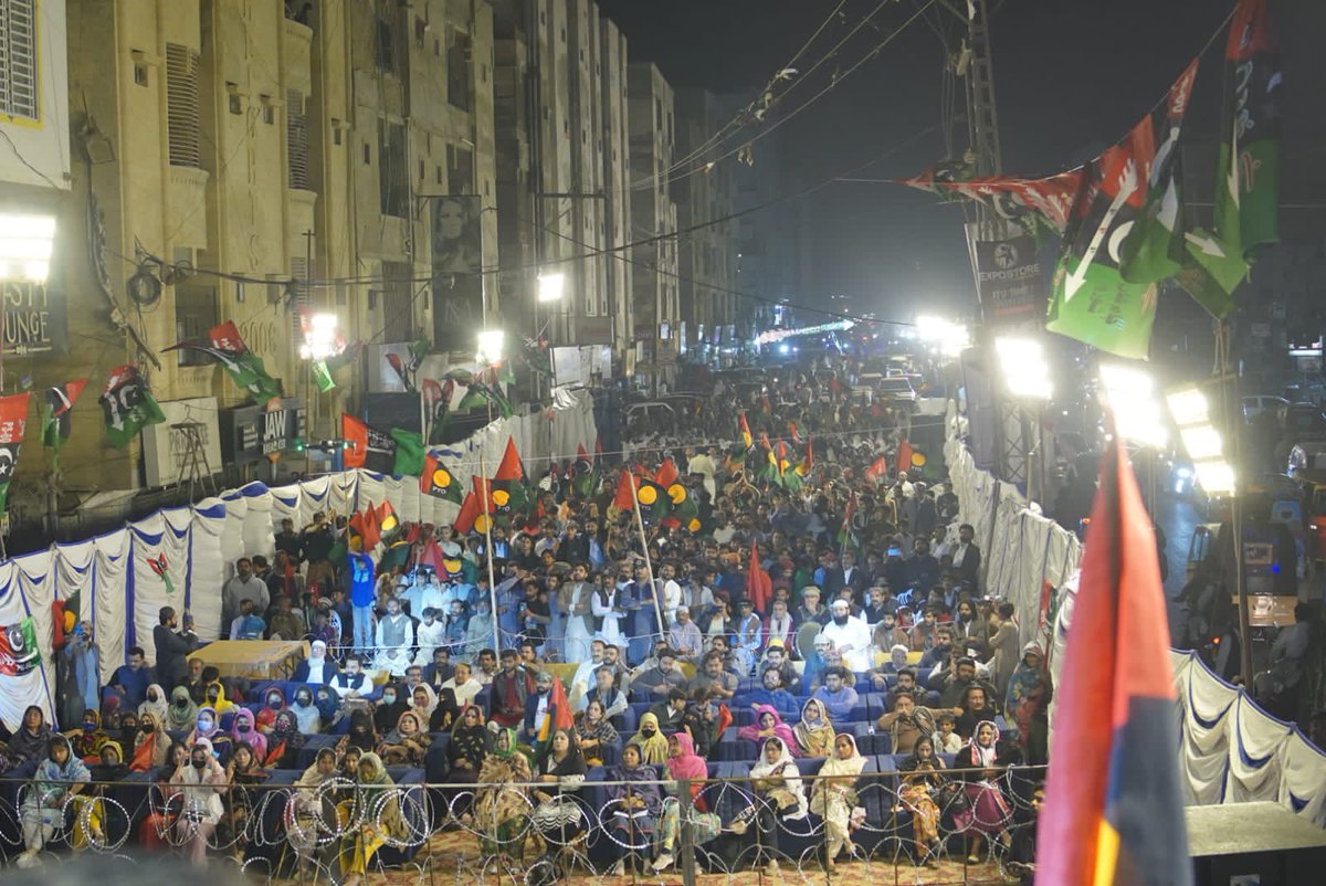 KaleriAshraf's tweet photo. Former Minister Sindh @sharjeelinam addressed a Cheerful crowd of PYO #Hyderabad regarding election campaign at #Hyderabad 

#چنو_نئی_سوچ_کو https://t.co/eb5LeOEymb