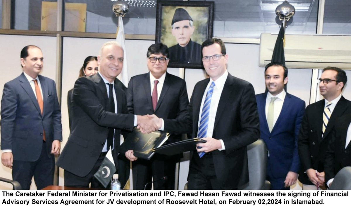 A financial Advisory Services Agreement (FASA) was signed today with a Consortium led by JLL for JV development of Roosevelt Hotel, New York, in the presence of Caretaker Federal Minister for Privatisation, Fawad Hasan Fawad. For details privatisation.gov.pk/NewsDetail/ZTJ… @fawadhasanpk