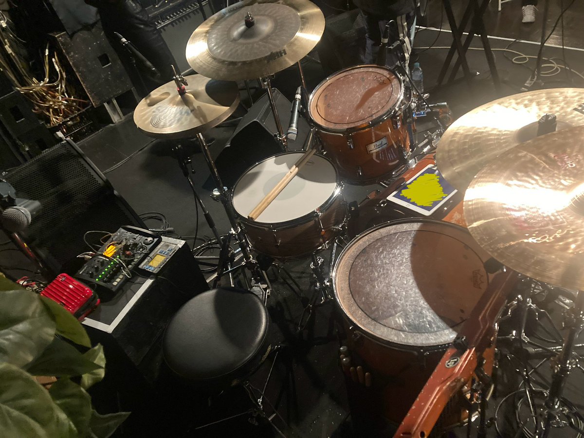 freedrumjam's tweet photo. 本日のofuton『白い世界より好きだから』
リリースイベント無事大成功!!
@ofuton_pajamas
見に来てくれた皆さん
ありがとうございました🎊
今回から初めて同期演奏でやりましたが
なんとかやりきれました👍
今後、同期演奏の仕事も受けれるぜ🥁🥁
#ofuton
#白い世界よりすきだから https://t.co/yBqczUGSEH