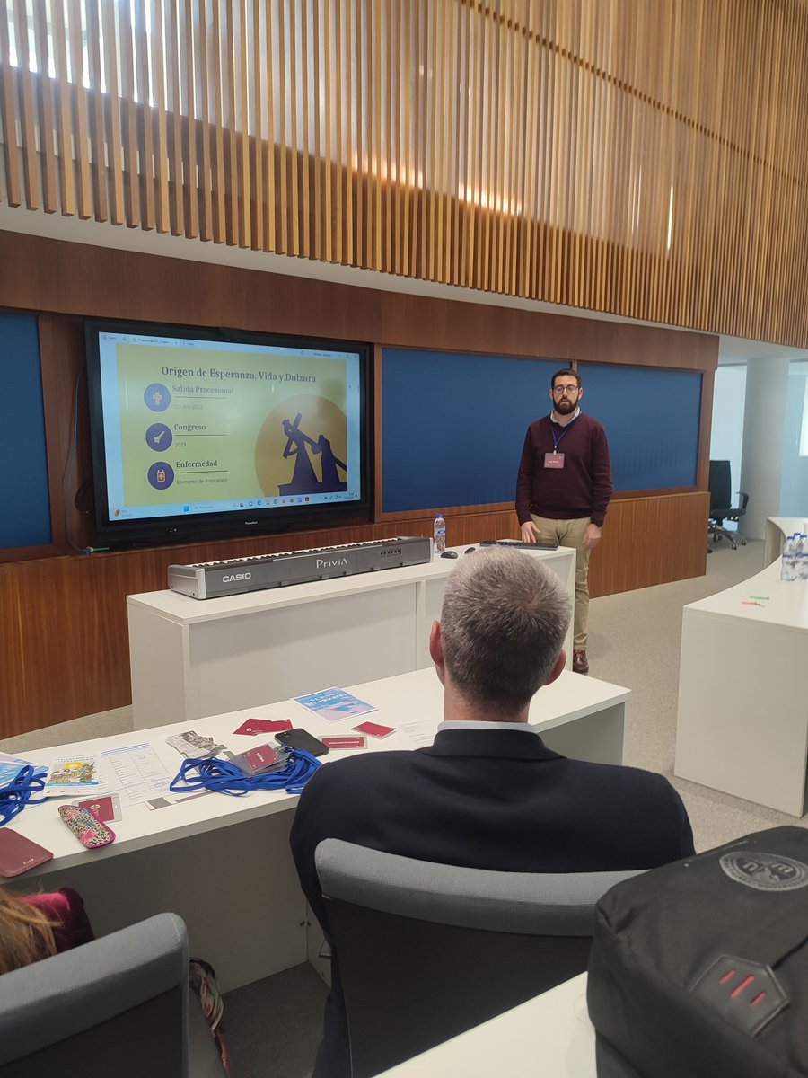 <a href="/sergyroman/">Sergy Roman Vazquez</a> nos presenta en el congreso su marcha "Esperanza, Vida y Dulzura", dedicada a la Esperanza Divina Enfermera de la <a href="/LanzadaSevilla/">Hermandad de la Sagrada Lanzada</a>

#HebdomadaSancta <a href="/CEUAndalucia/">CEU Andalucía</a>