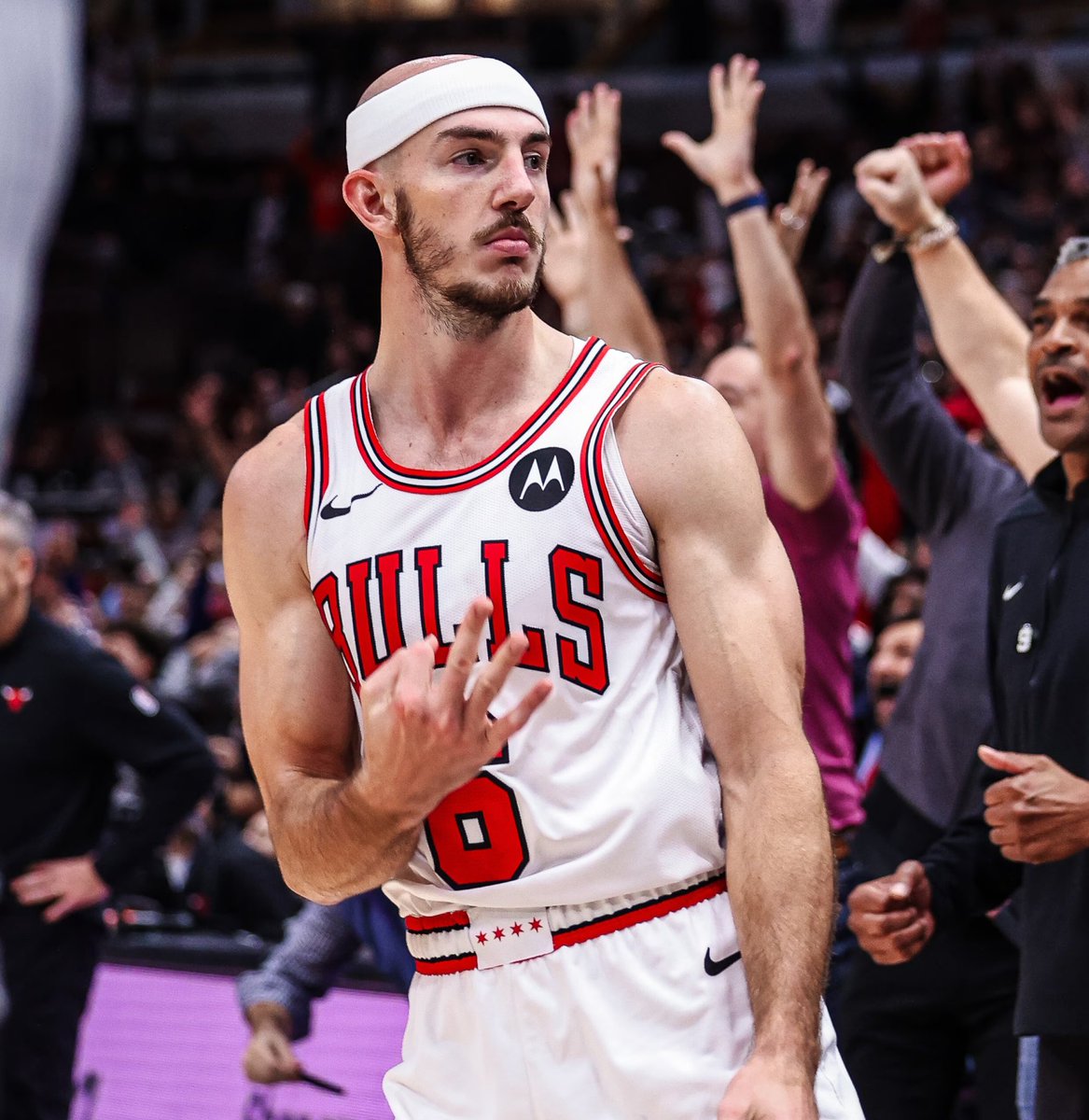 Bulls asking price on Alex Caruso remains high | HoopsHype