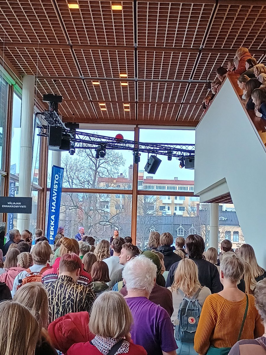 Pekka @Haavisto 🇫🇮 -kiertue pysähtyi tänään Turussa, kaupunginteatterilla, seuraavaksi Tampere! Mukana keskustelemassa @liandersson - Paikalle oli saapunut turkulaisia vauvasta vaariin 😊 1️⃣0️⃣ #Turku #Haavisto2024 #Presidentinvaalit2024 #YhteinenSuomi
