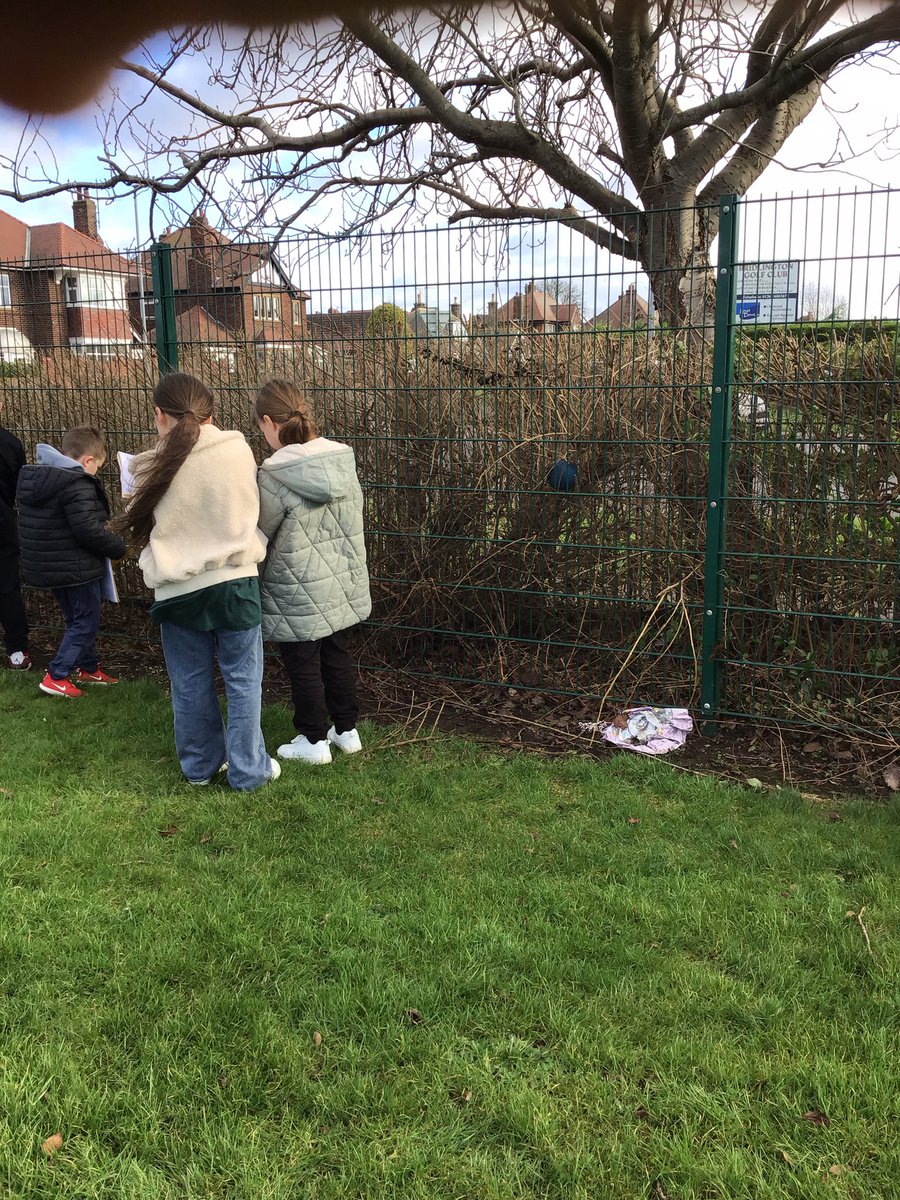HilderthorpeSch's tweet photo. This afternoon Year4 have conducted a litter survey around the school boundaries for our science lesson. We couldn’t believe how much rubbish there was! #hildyear4 #hildsci https://t.co/lh3cNfb9pS