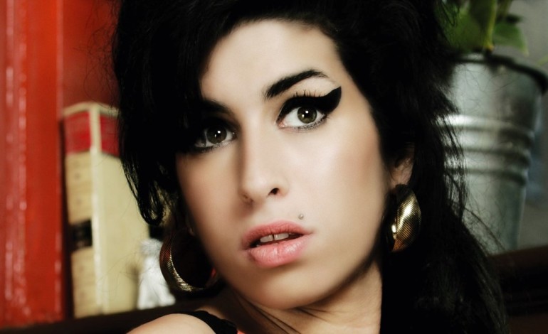 New Amy Winehouse ‘In My Bed’ Music Video Features Unseen 2004 Footage | mxdwn.co.uk mxdwn.co.uk/news/new-amy-w… via @mxdwn @amywinehouse #fanbase #newfootage #unseen #newmusic #latest #news