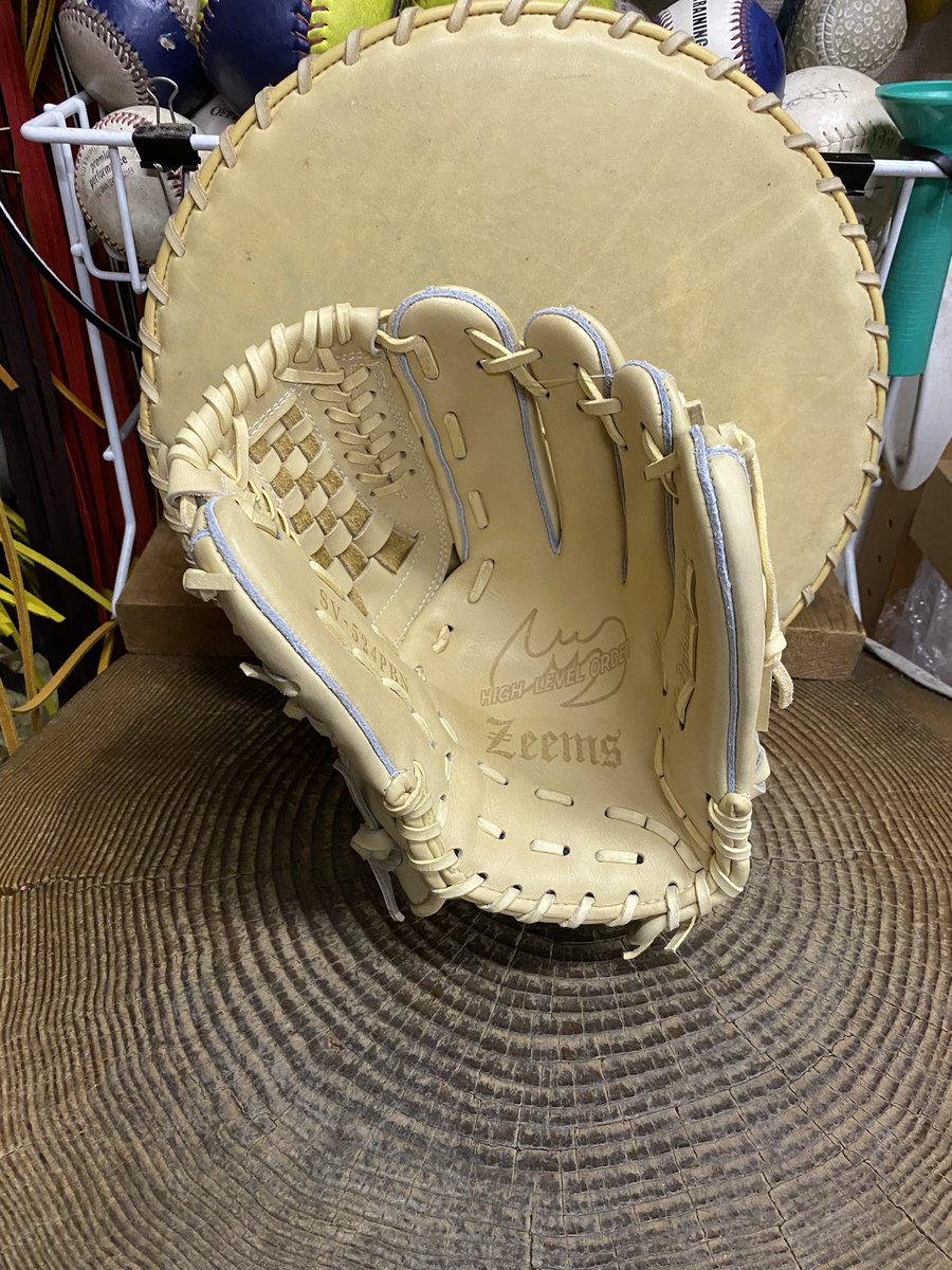 wakuchan8908's tweet photo. #Zeems
#ジームス
#三方親シリーズ
#軟式グローブ
#投手用グローブ
#限定品
#完売御礼🙏
#カミスポーツ・プラス
#グンマベースボールマーケット
#群馬県高崎市野球専門店 https://t.co/GpByBqo2F6