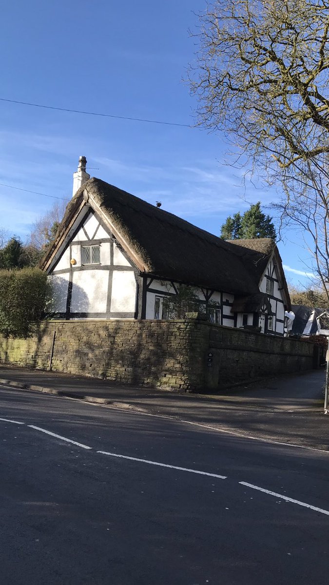 Gorgeous day 😎🌞😊 #bramhall #benjafold #thatchedcottage #thankgoditsfriday #wintersun