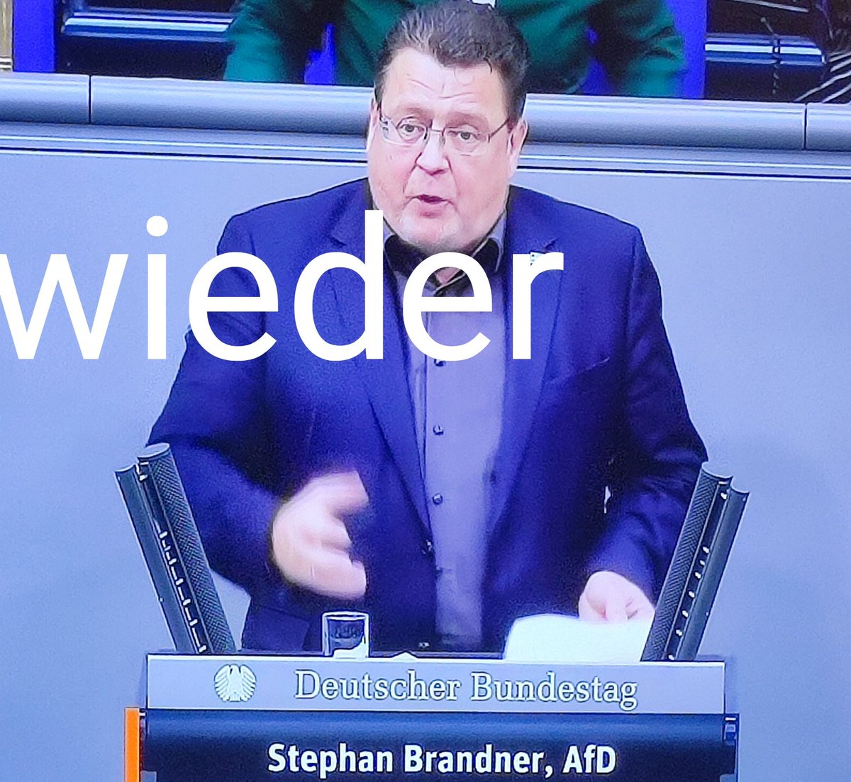 Pankewasserfall's tweet image. Was wie ein Zeitdiebstahl aussieht, ist ein Zeitdiebstahl.
Einziger Höhepunkt: Das Ordnungsgeld danach. 💶