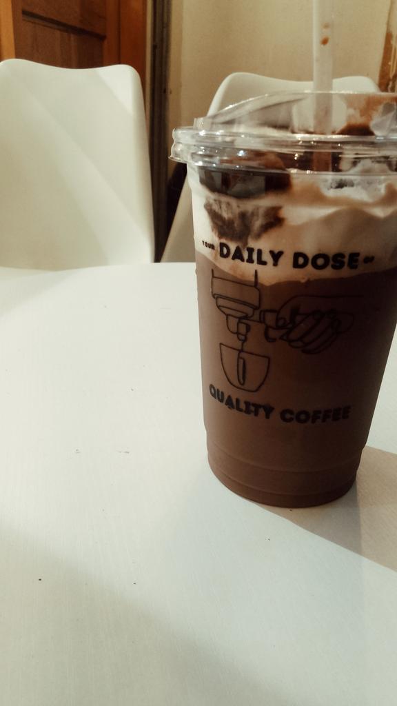LLeeemmm's tweet photo. to nanaman tayo sa tipid meryenda
pares-50
Iced coffee- 130 😂 https://t.co/yxThg2t1AF
