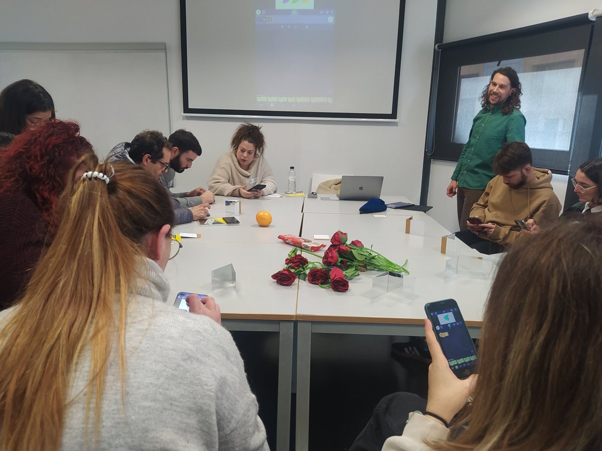 casalinfants's tweet photo. 🧠🤖 Avui és el día!
Estem compartint la 1a jornada 'L'aprenentatge en digital en entorns vulnerables'. Debatem i experimentem per combatre la bretxa digital des dels serveis de suport educatiu i social a infants i adolescents en risc d'exclusió.
#aprendredigital https://t.co/uhkAkSPCzG