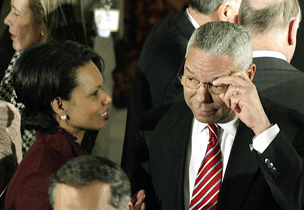 MussaIsmaelBadi's tweet photo. @StateDept
US Secretary of State #ColinPowell confers with NSA and apparent successor @CondoleezzaRice during the inaugural luncheon at #StatuaryHall on Capitol Hill on 20 January 2005. #BlackHistory
@POTUS @VP @BarackObama
@SecBlinken @ClimateEnvoy @SecDef
@Jenkinsbd https://t.co/JtcwAquPKr