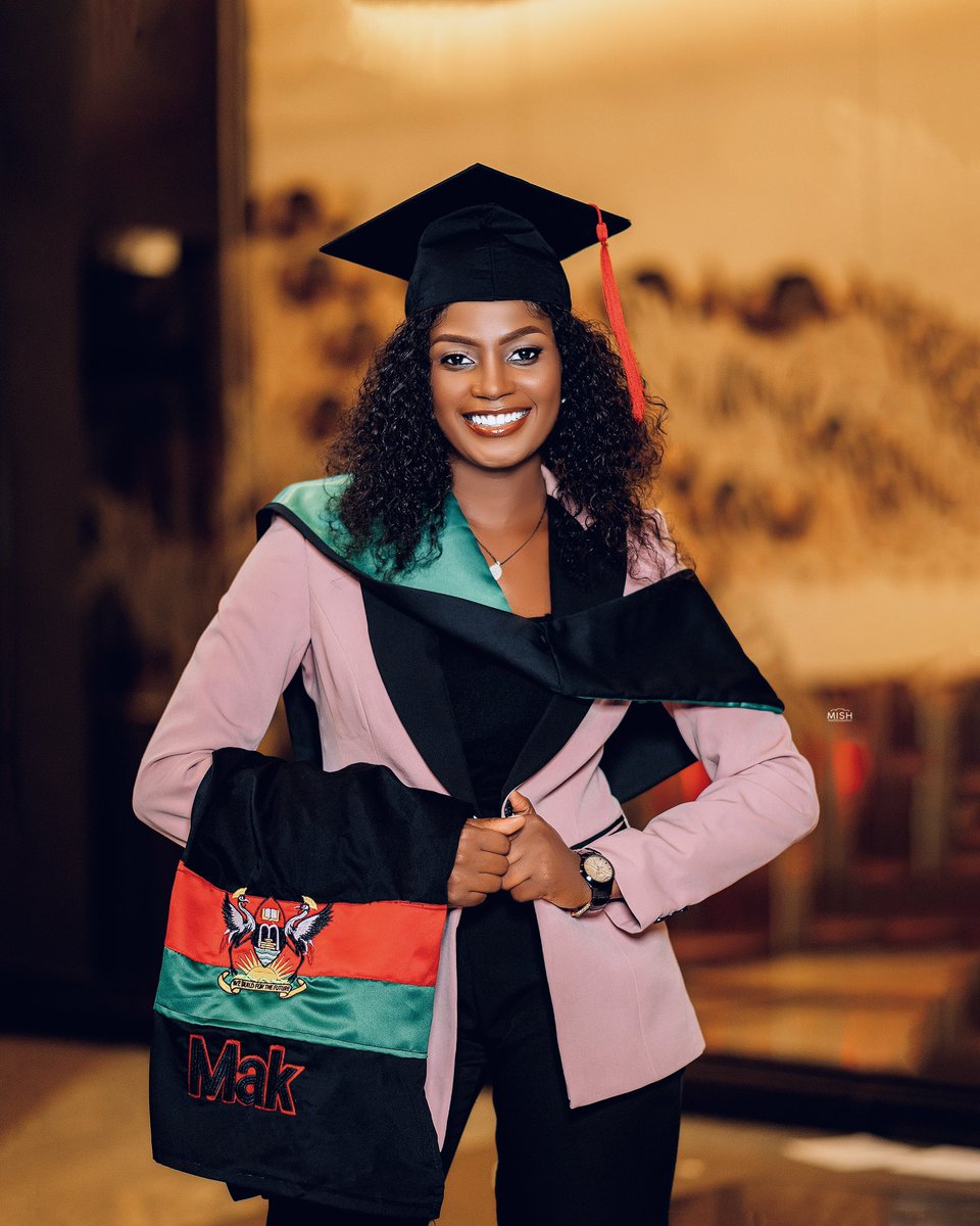 PNamaganda's tweet photo. Bachelor of Agribusiness Management @Makerere where I didnt stop at studying but engangrd in sports @UgandaChess_UCF @MakerereSports representing the university and country,was a leader,GRC @MakGuild @MakCAES and a patriot
Still made itπ#Mak74Grad
#Makerere74thGraduation. https://t.co/7QnrypjCSi