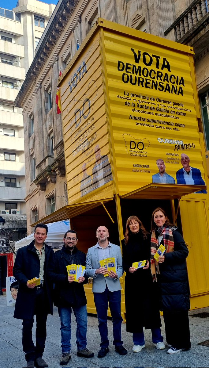 gonzalojacome's tweet photo. VOTA DEMOCRACIA OURENSANA 

Stand de DO en el Paseo https://t.co/RufrloQrpH