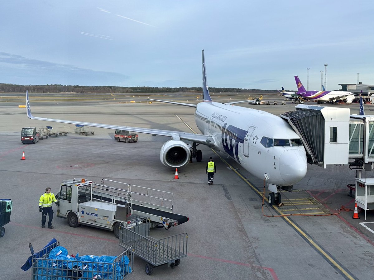 TodaysFlight's tweet photo. I guess I spoke to soon. What started as a delay turned into a cancellation. SP-LWB went tech during turnaround in #ARN. Immediate re-routing by @LOTPLAirlines via AMS. Given my recent negative experience with LO‘s ticketing department, this is 👍. #paxex #passengerrights #irrops https://t.co/XqY5bssj8d