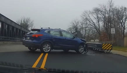 WeblogsNL's tweet photo. Idiots In Cars (207) https://t.co/JQ8Ohpb3m0 https://t.co/P5KIInGWVB