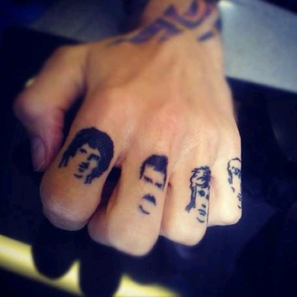 QueenFanStore's tweet photo. https://t.co/AWAkAaDwz2