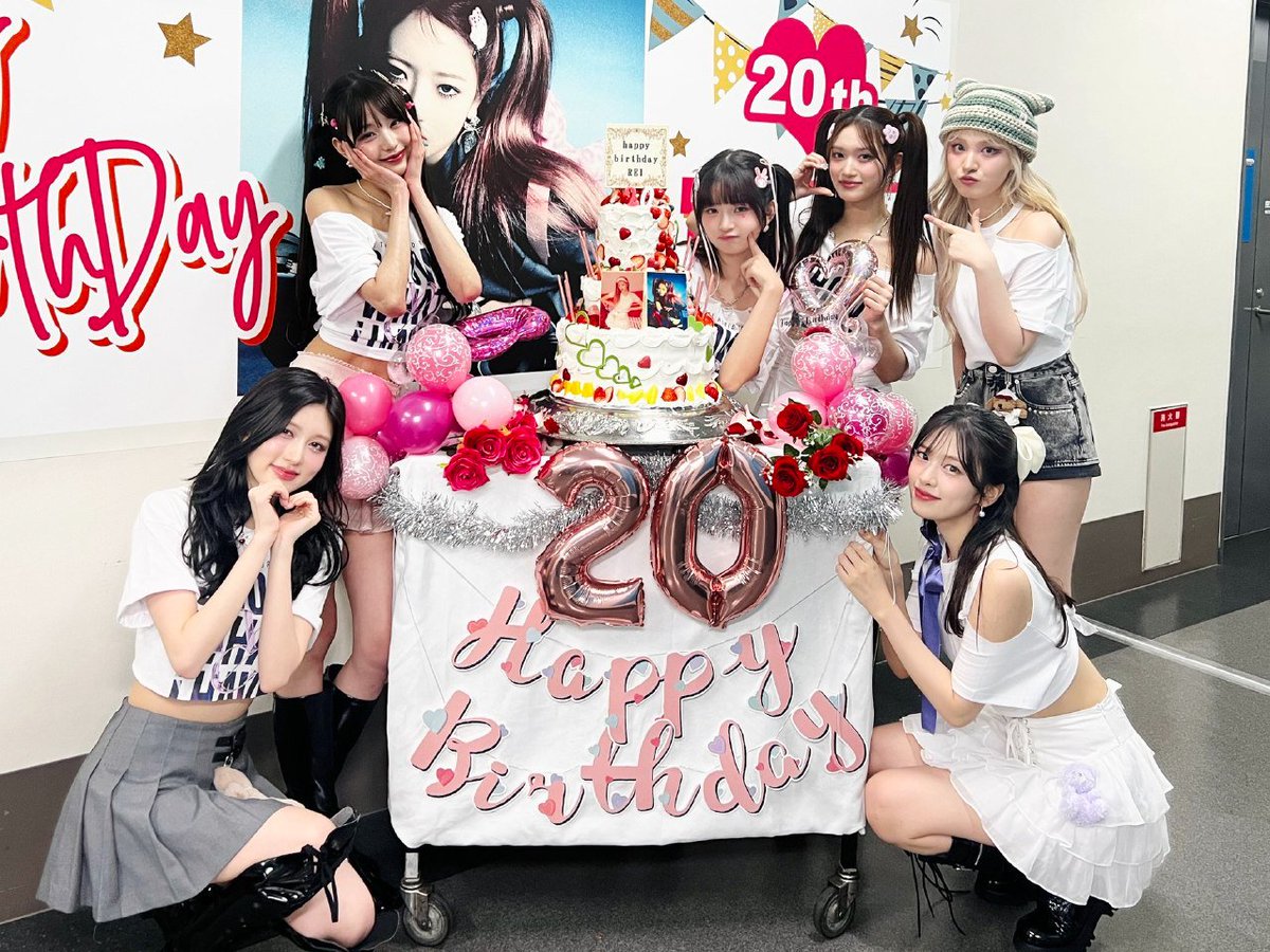 show what i have : konser di fukuoka pada hari kedua juga berjalan dengan baik {sekaligus merayakan ulang tahun rei >__<}