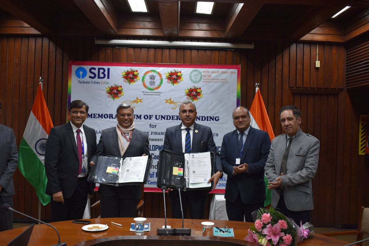 mdncdc's tweet photo. NCDC &amp; SBI signed an MoU to finance construction of World's largest grain storage plan, aiming to enhance storage capacity, reduce food grain wastage &amp; empower farmers.
@MinOfCooperatn 
@TheOfficialSBI https://t.co/YsvfT76inx