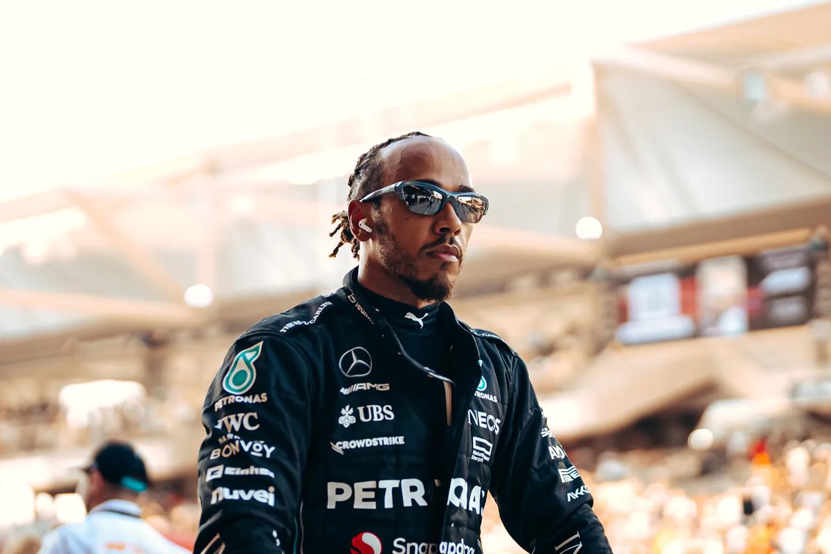 fiagirly's tweet photo. #F1 | REPORTEDLY: Mercedes’ board of directors refused the proposed deal to make Lewis Hamilton an ambassador until 2035. 

This was what sparked John Elkann’s interest in Lewis Hamilton, who proposes to develop Lewis Hamilton's empire and make him an ambassador. 👀‼️ https://t.co/RKeRVeNBzC