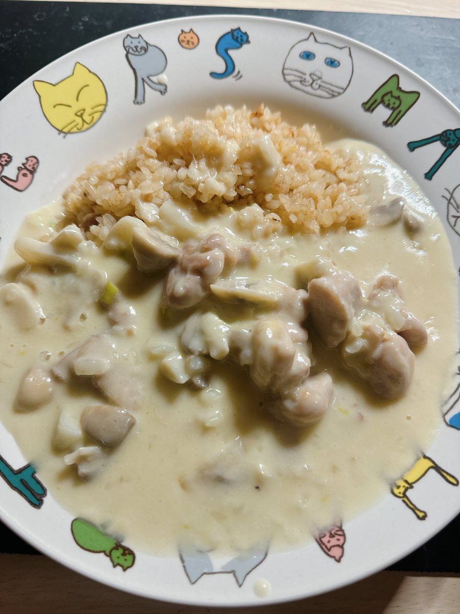 ピラフとチキンフリカッセ作ったら、ヤバいぐらい美味しくできた✨