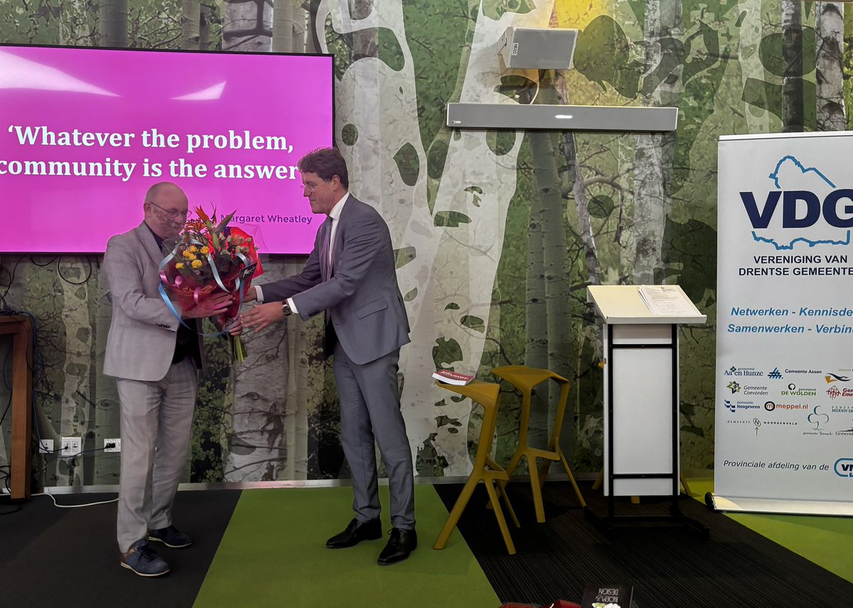 VDGdrenthe's tweet photo. Tijdens een algemene ledenvergadering namen we afscheid van onze voorzitter Rikus Jager (burgemeester @gem_westerveld) en werd Klaas Smid (burgemeester @Noordenveld) onze nieuwe voorzitter. https://t.co/WYLYbKXKXv