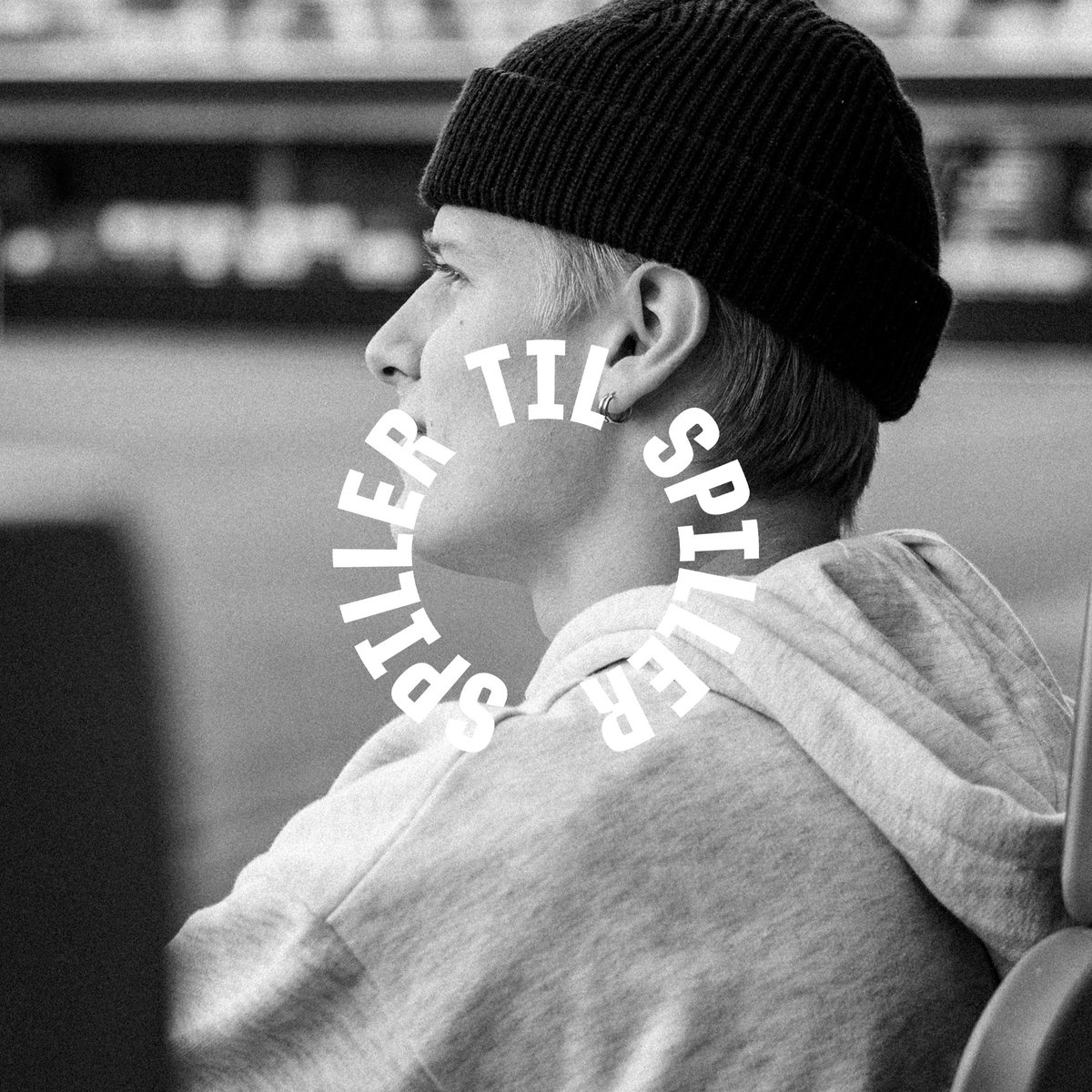 Spillerforening's tweet photo. Når Magnus Mattsson ikke spiller fodbold, laver han musik.
 
Det talte vi med ham tilbage i 2020. Han jammede på orglet på værelset i Silkeborg og fortalte om sin passion for at producere musik. 

🔗 https://t.co/0kObJOJ3jd #fcklive #sldk https://t.co/Nz6jVZortI