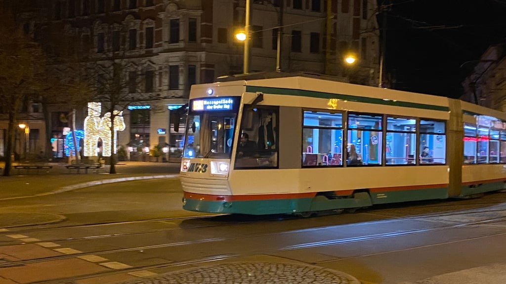 PressEcono's tweet photo. ÖPNV-Warnstreik gegen MVB: Auswirkungen und Alternativen für Magdeburger Pendler https://t.co/31L226029C #ÖPNVStreik #Magdeburg #Verdi #MVB #ÖffentlicherNahverkehr #Verkehrschaos #Streikmaßnahmen #Alternative #erkehrsmöglichkeiten https://t.co/ofk16u4iM2