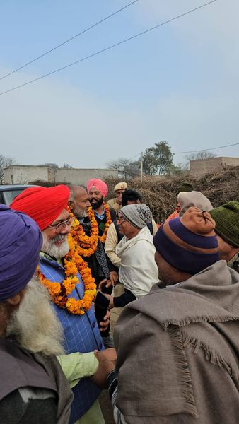 lakshmannapa's tweet photo. #रतिया हल्के के गांव #खुम्बर में आज एच.आर.डी.एफ. #स्कीम के तहत 24.92 रु. की लागत से निर्मित गाँव की #फिरनी एवं #मनरेगा स्कीम के तहत 7.63 #लाख की लागत से #गुरदास सिंह जी के घर से #हरबंस सिंह जी के घर तक बनने वाली #गली का #शिलान्यास किया।
#खुम्बर #Khumbar #vikaskary https://t.co/zIm628U3BS