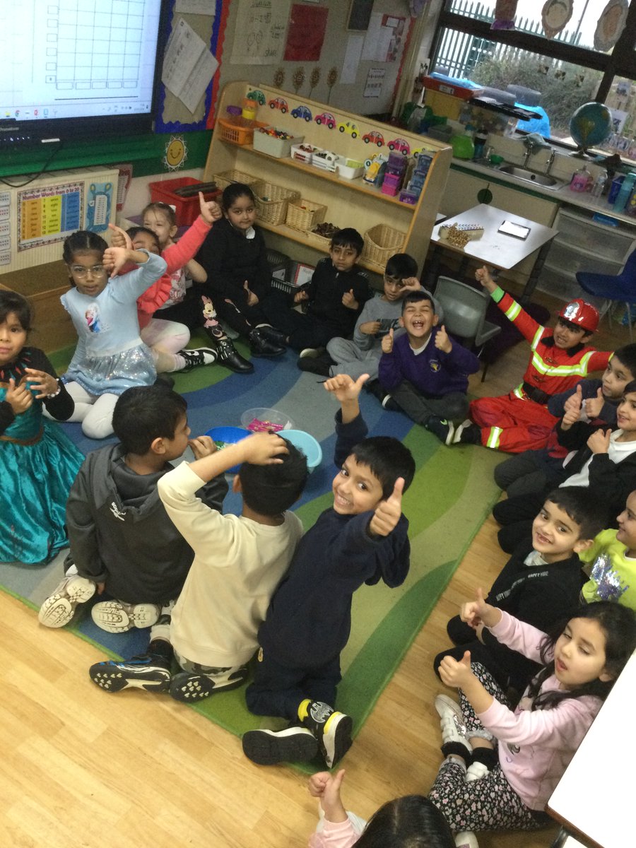 ECS_Keighley's tweet photo. Y2 have been collecting data on flavours of crisps this morning for @NSPCC #NumberDay. Salt and Vinegar was the least popular flavour and Prawn Cocktail was the most popular! 😝😋📊 #funmaths https://t.co/m3phjUIgsv