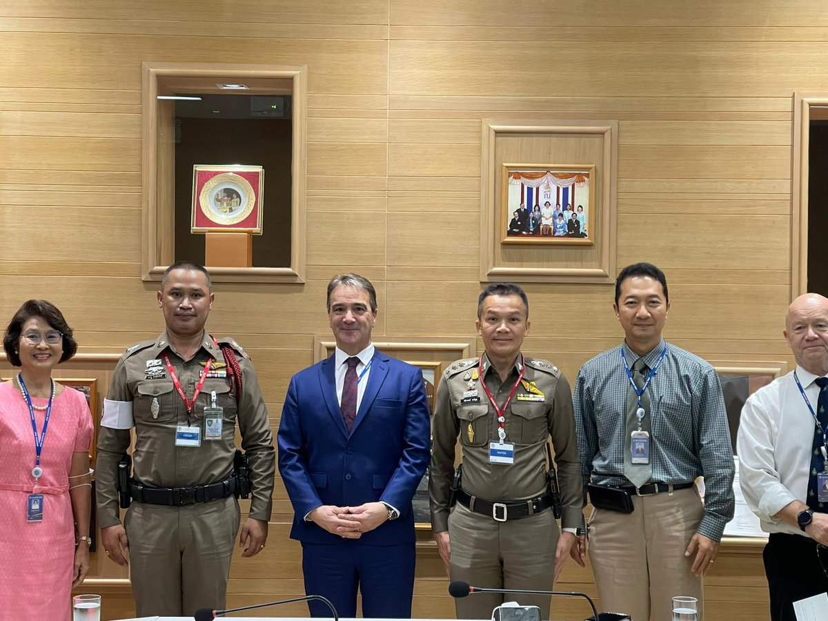 bkkprephos's tweet photo. Yesterday we welcomed the senior officers from the klobgton police station  to discuss safety procedures and protocols. This will 
support the safeguarding of our community. #isat #bangkokprep #fobisia #ukinthailand #safeguarding https://t.co/mt0yoyURmZ