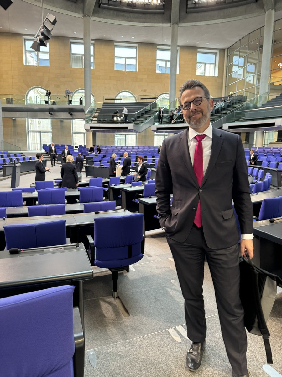 Otto_Fricke's tweet photo. Das war’s dann im Bundestag mit dem Haushalt 2024. https://t.co/NfLqOY5uGG