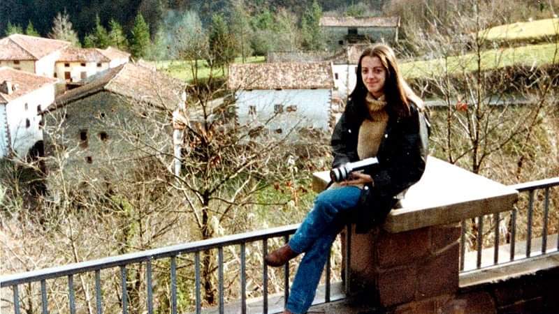 18. Ayudame a recordarla, fue un crimen atroz, merece TODA nuestra repulsa y su familia TODO nuestro cariño. Tenía 19 años, era de Bilbao. Vivía en Madrid con su novio. Era activista.

Justificar un terrorismo te deslegitima para condenar otros.

mapadelterror.com/victims/yoland…