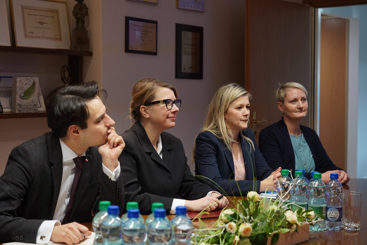 MFIPR_GOV_PL's tweet image. Wiceminister @Moni_Sikora w #CZD #Międzylesie: 💬Eksperci alarmują, że skala problemów ze zdrowiem psychicznym dzieci i młodzieży w Polsce rośnie. Dlatego jednym z priorytetów rządu jest troska o kondycję psychiczną młodego pokolenia. W programach #UE na lata 2021-2027 nadal