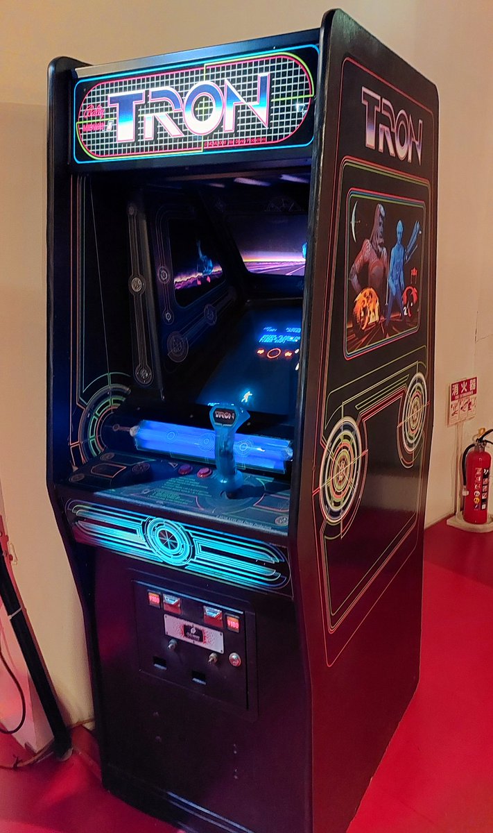 DrTomTilley's tweet photo. Spotted Tron cabinet in the wild today at Silverball Planet in Osaka, Japan.
#Tron #japan #arcade #FightForTheUsers https://t.co/0LTwkk2JhB