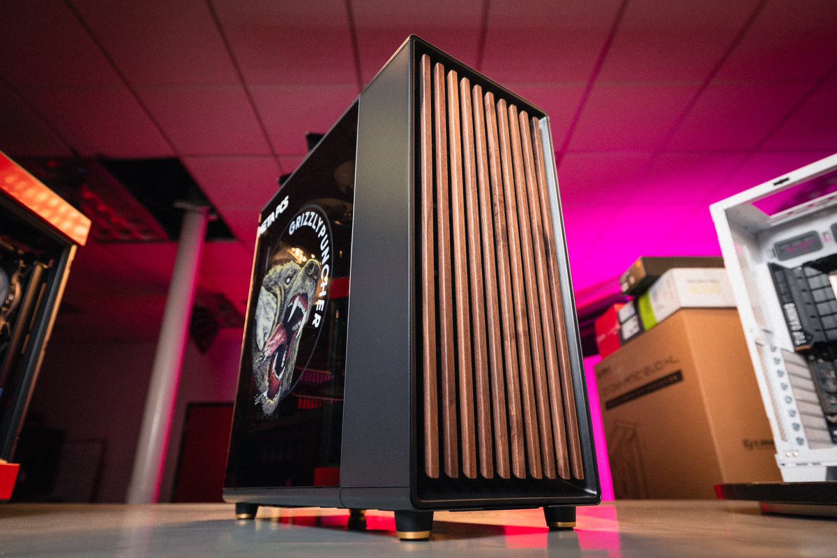 Who needs a new PC with your choice of artwork on it? 🤚