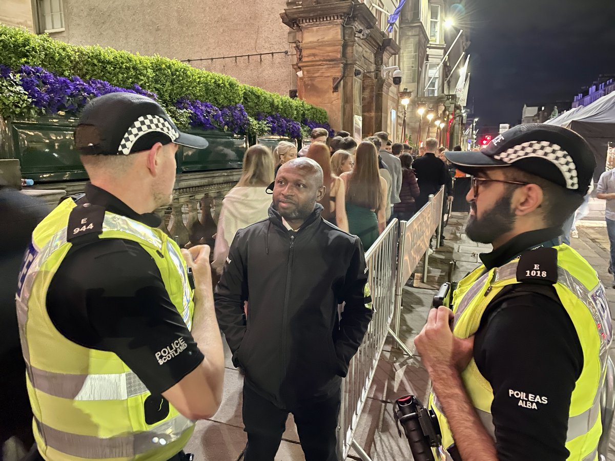 PSOSSEEdinburgh's tweet photo. Operation Nightguard sees an additional police resource deployed to the town centre to help keep you safe on a Friday and Saturday night. With high winds forecast over both nights, please drink responsibly and plan ahead to get home safely. #OpNightguard https://t.co/7mXR2X0fys